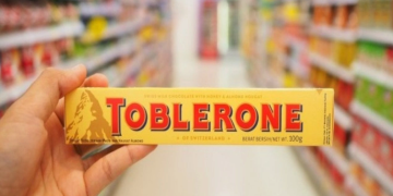Kent Gıda İsviçre’den ithal ettiği Toblerone Sütlü çikolatalarını içinde plastik madde çıktığı gerekçesiyle geri çağırdı