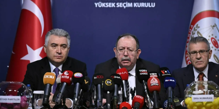 Partilerin oy pusulasındaki yerleri için kura çekildi: AK Parti 1. sırada yer aldı