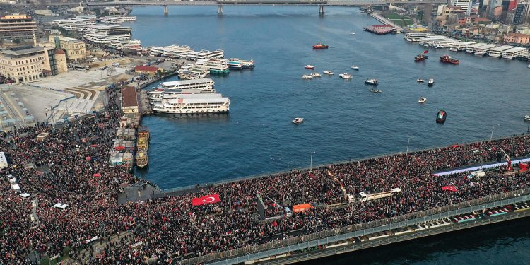 Şehitlerimize rahmet, Filistin’e destek yürüyüşüne büyük katılım