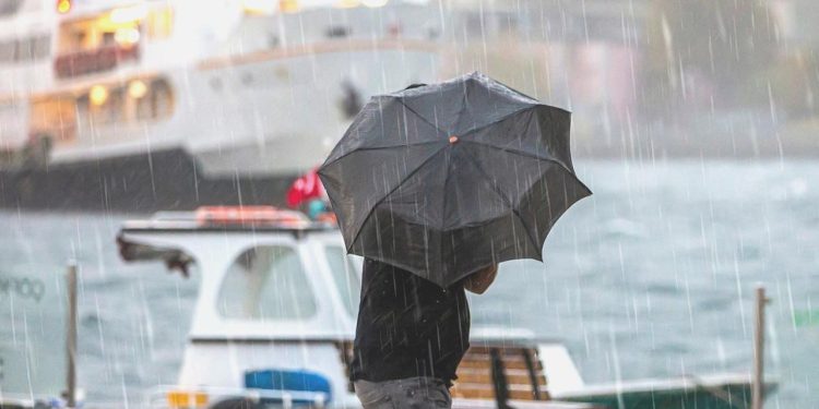 AKOM İstanbulluları uyardı: Lodos fırtınası tesirli olacak