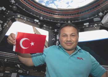 Astronot Alper Gezeravcı, “gMetal” deneyini yaptı
