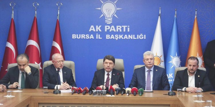 Bakan Tunç partilere seslendi: Sandıklara sahip çıkın