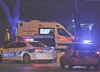 Bakanlık önünde kuşkulu hareket gerekçesiyle bir kişi vuruldu