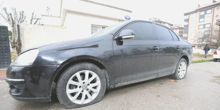 Bir gecede 200 aracın lastiğini patlattı