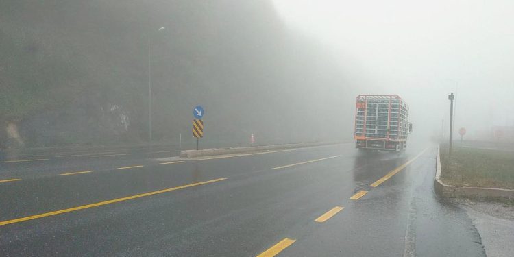 Bolu Dağı’nda kar ve sis tesirli oluyor