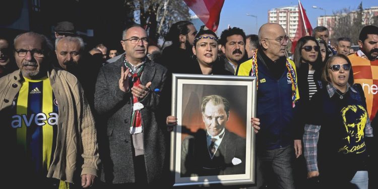 CHP’den Ankara’da Üstün Kupa protestosu