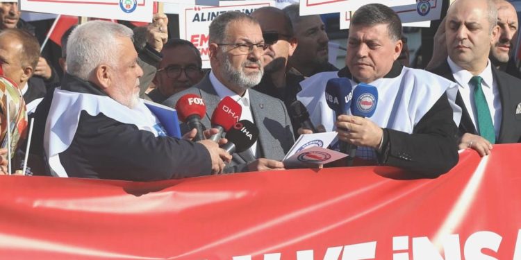 Emekli Memur-Sen: Emekli aylıkları taban fiyat düzeyine çıkarılsın