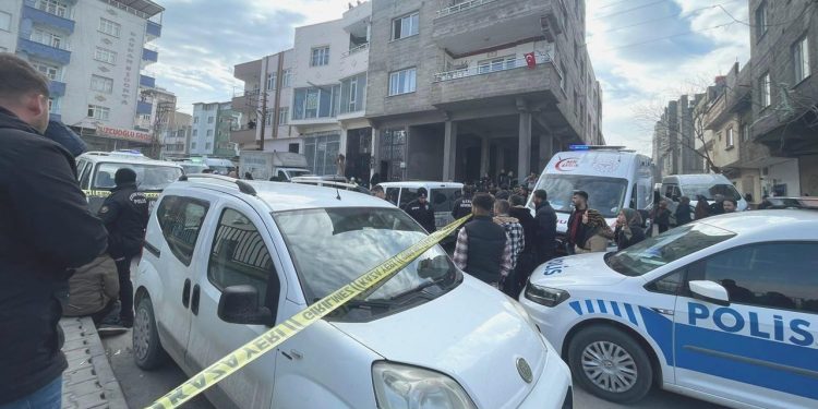 Eşini ve iki kardeşini öldürdü, sonra intihar etti