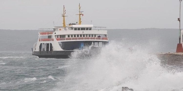 Gökçeada ve Bozcaada feribot çizgilerinde yarın sabah sefer yapılamayacak