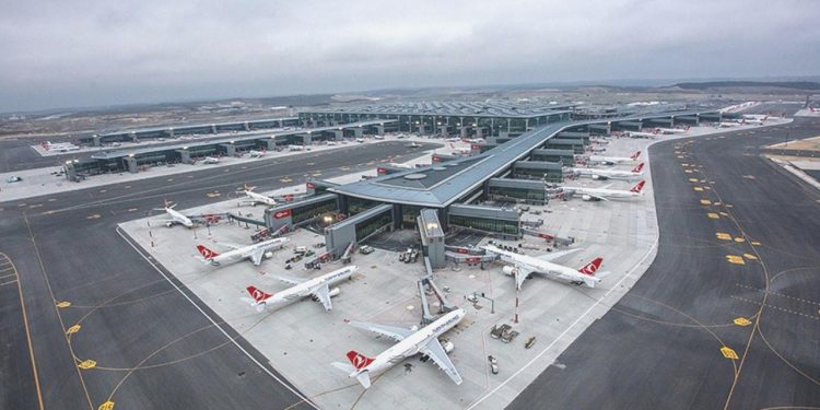 Havalimanı gümrüğünde yarım kilo uyuşturucu yakalandı