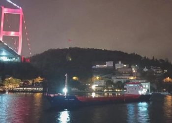 İstanbul Boğazı’ndaki trafik çift istikametli askıya alındı