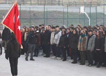 İstanbul’daki okullarda şehitler için hürmet duruşu yapıldı