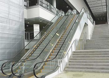 İzmir’de yürüyen merdiven aksi tarafta hareket etti: 5 kişi yaralandı