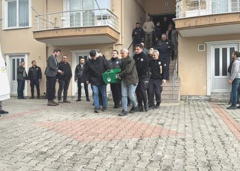 Sakarya’da polis memuru eşi ve kızını vurup, intihar etti