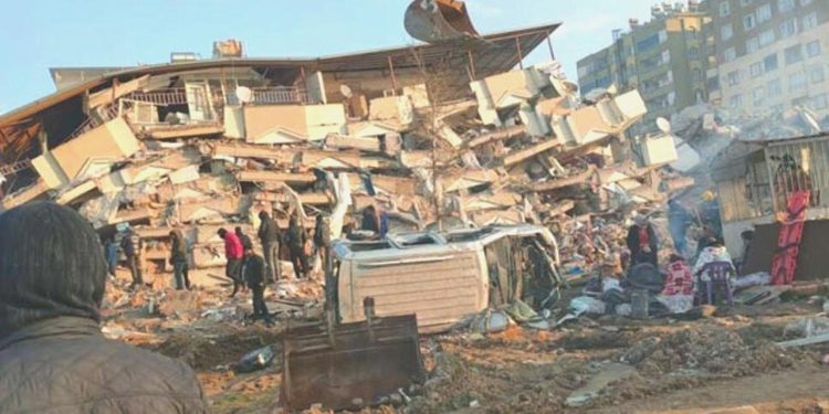 Sarsıntıda 80 kişinin öldüğü Ebrar Sitesi N Blok’ta yer etüdü yetersiz, materyal kalitesiz çıktı