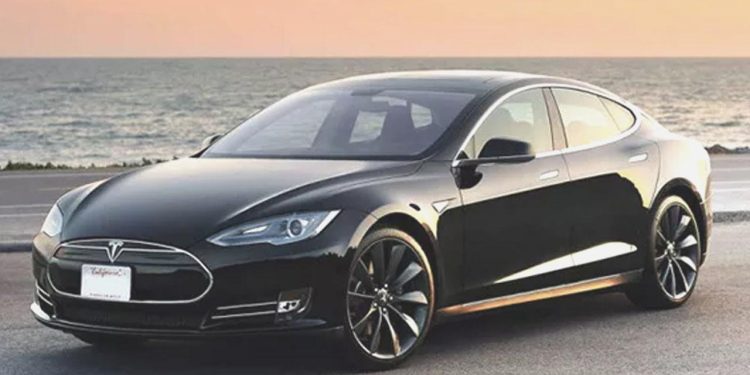 Tesla, yaklaşık 200 bin aracını geri çağırıyor