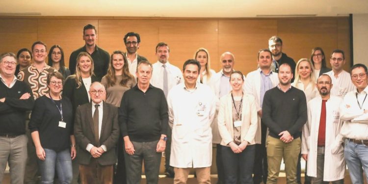 Türk tabiplerden yabancı meslektaşlarına canlı nakil eğitimi