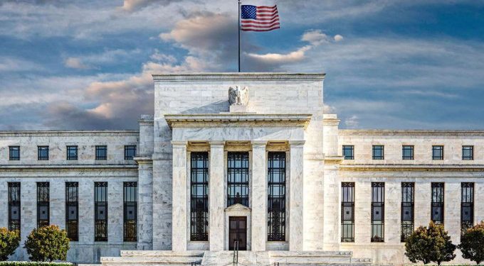 Fed toplantı tutanaklarında hızlı faiz indirmenin risklerine dikkat çekildi