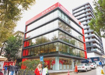 Akbank sarsıntı bölgesinde dayanağını sürdürüyor