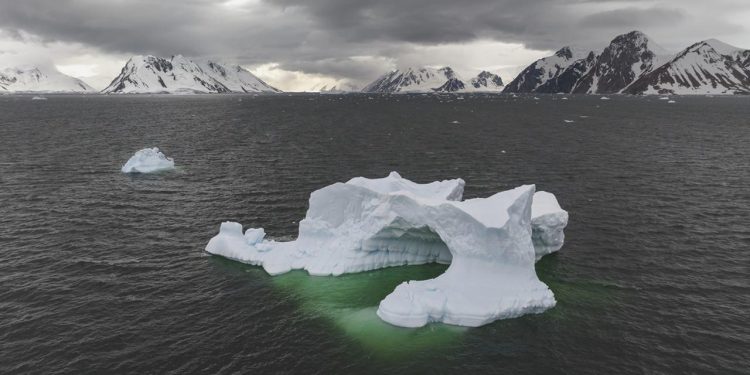 Antarktika’da bu yıl Türkiye büyüklüğünde buz eridi!