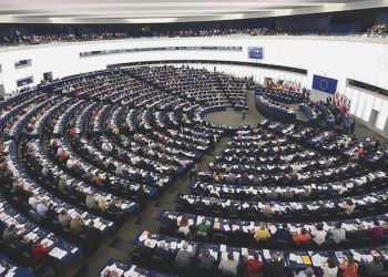 Avrupa Parlamentosu komiteleri, yapay zekâya katı kurallar yasasını onadı