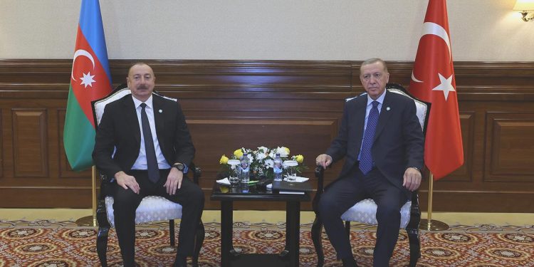 Azerbaycan Cumhurbaşkanı Aliyev birinci resmi ziyaret için Türkiye’de