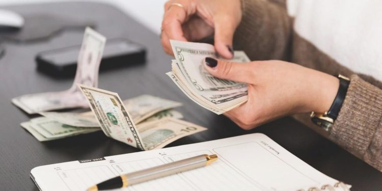 Bankacılık kesiminin kredi hacmi geçen hafta 12 trilyon 203 milyar lira oldu