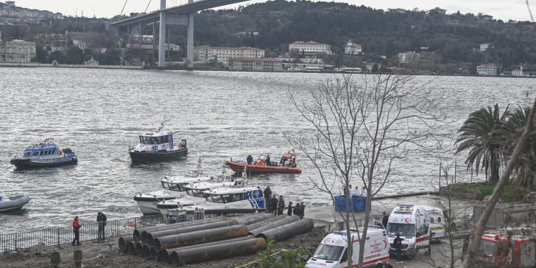 Beşiktaş’ta denize düşen iki şahıstan biri hayatını kaybetti