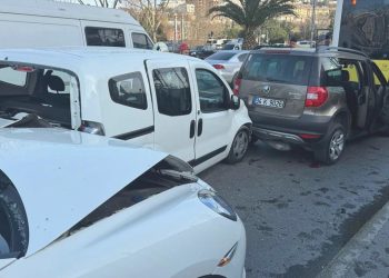 Beyoğlu’nda zincirleme trafik kazası