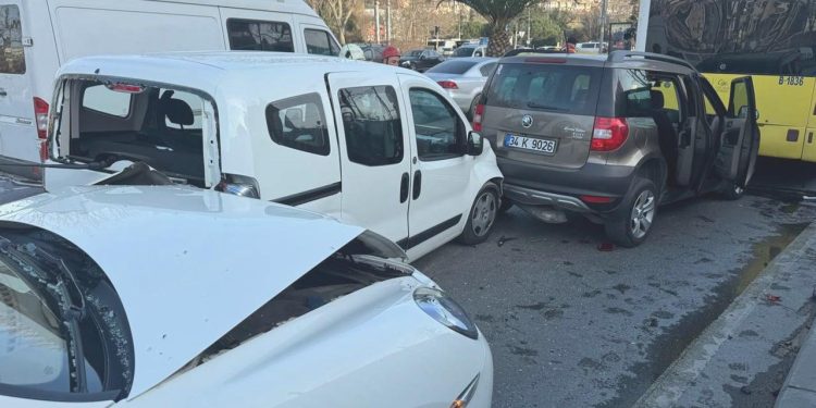 Beyoğlu’nda zincirleme trafik kazası
