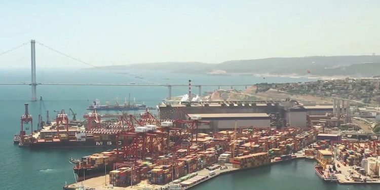 Boğazlardan geçen gemi sayısı arttı