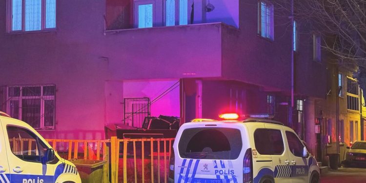 Bursa’da aile faciası: Anne, baba ve kardeşini katletti!