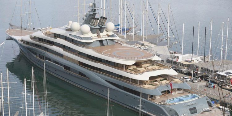 Dev yat ‘Flying Fox’ Fethiye’de!