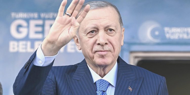 Erdoğan: Uçak gemimizin üst segmentini yapacağız