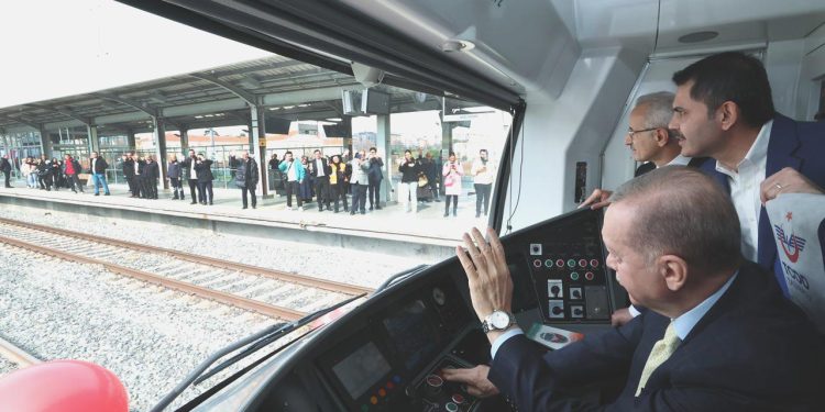 Erdoğan’dan İmamoğlu’na tenkit: 5 yıl boşa geçti, niçin bir şey yapılmadı?