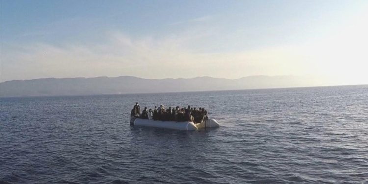 Göçmen kaçakçılarına operasyon