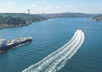 Harem’de denize düşen kılavuz kaptan hayatını kaybetti