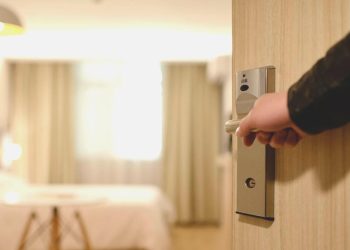 İki erkeğe birebir odayı vermeyen otele 90 bin lira ceza