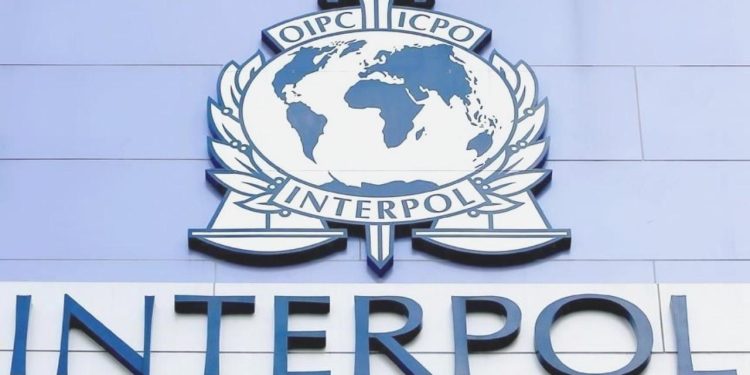 Interpol ‘kırmızı bülten’le arıyordu, İzmir’de tutuklandı