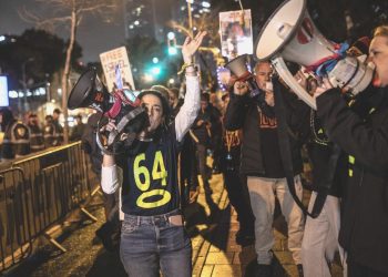 İsrailliler Netanyahu hükümetinin istifası için sokaklara indi