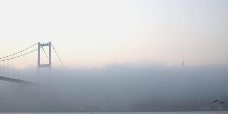 İstanbul Boğazı’nda gemi trafiği çift istikametli durduruldu