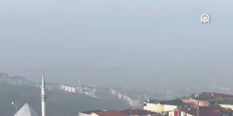 İstanbul’da sis: Boğaz trafiği askıya alındı