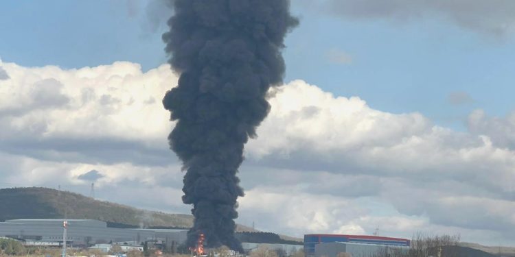 Kocaeli’de fabrika yangını