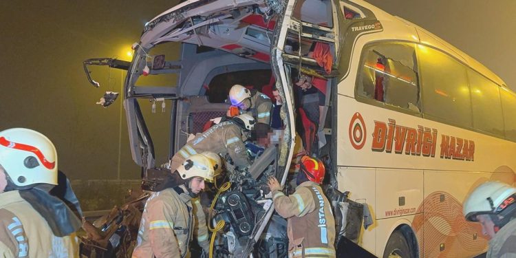 Kuzey Marmara Otoyolu’nda trafik kazası: 1’i ağır 19 yaralı