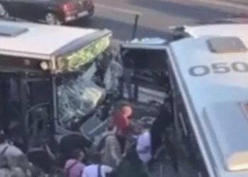 Öbür metrobüsün çarptığı metrobüs şoförü hayatını kaybetti