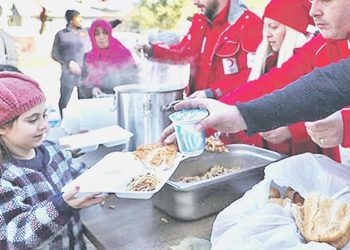 Sarsıntı bölgesinde seferberlik sürat kesmedi