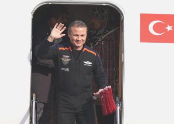 Türkiye’nin birinci astronotu Alper Gezeravcı yurda döndü