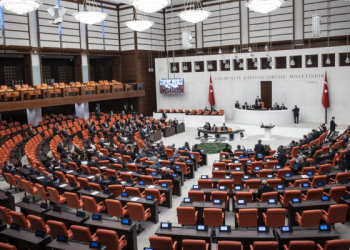 Emekliye 3 bin lira ikramiye Meclis’te kabul edildi