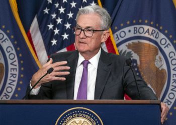 Powell faiz indirimlerini masada bıraktı