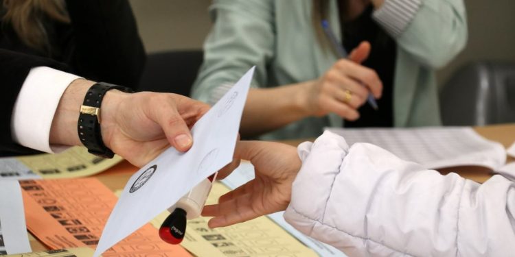 Yerel seçim için oy verme işlemi sona erdi